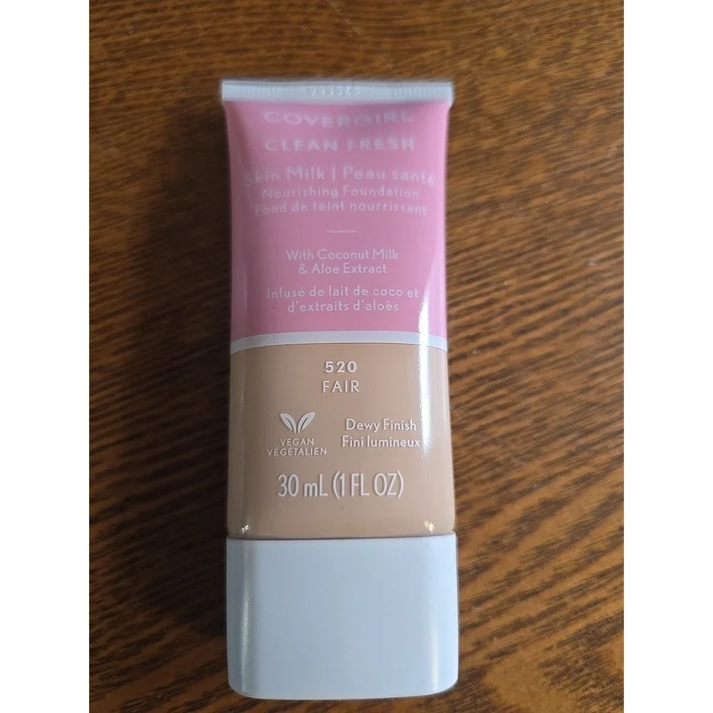 Covergirl Clean Fresh Foundation - FAIR 520 - 1fl oz‎